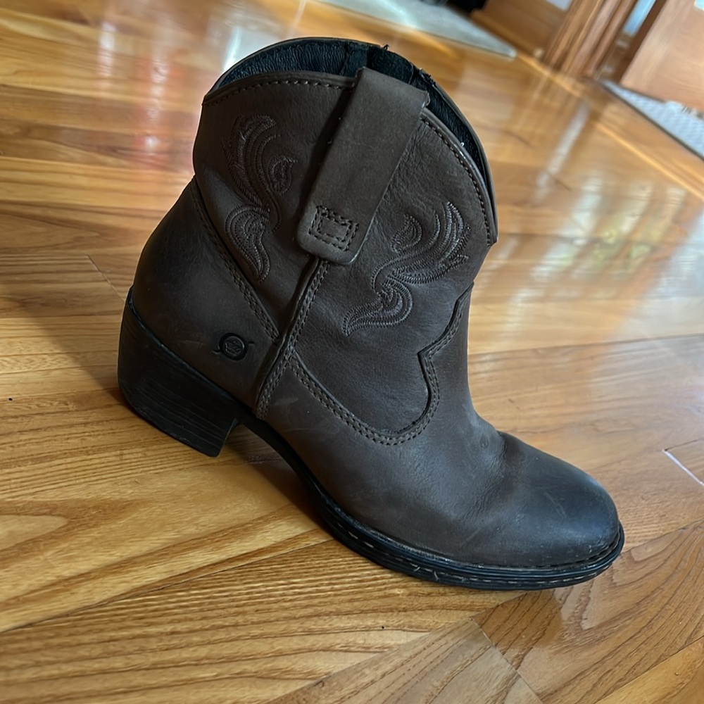 Born Women's Brown Leather Heeled Ankle Boots - Picture 5 of 5